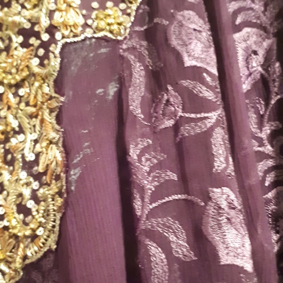 Traditional outfit - Picture 5 of 5